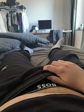 alwayshorny21 online show from April 22, 2026, 10:28 am