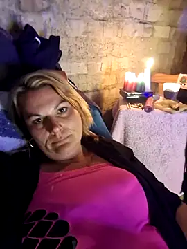 KingaCookies online show from April 26, 2026, 6:38 pm