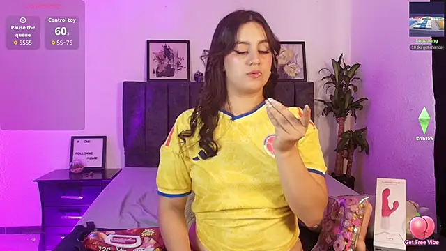 Mia Collins 21 online show from June 12, 2026, 8:19 pm