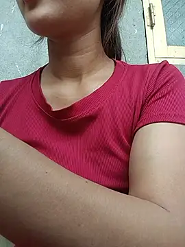 Snapshot of Rosie_LoveUU chatting on May 19, 2026, 2:29 am Rosie LoveUU online show from May 19, 2026, 2:29 am
