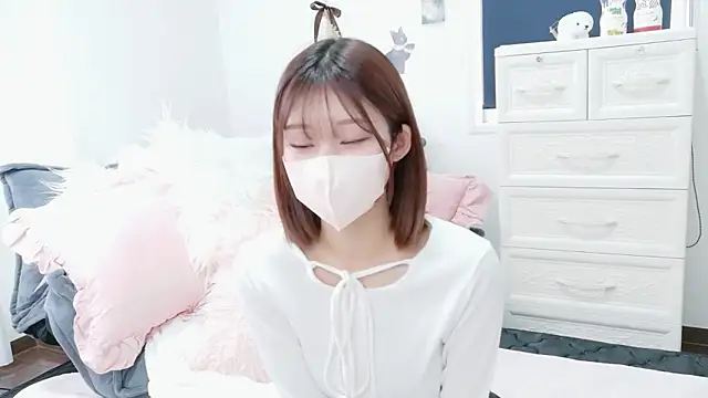 Neko o33 online show from May 6, 2026, 4:19 am