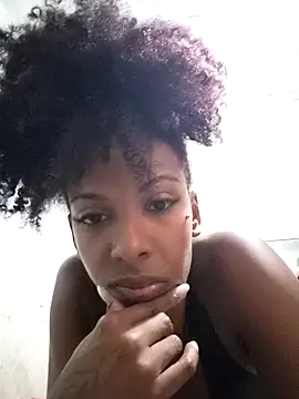 Luara Greluda online show from April 24, 2026, 6:10 pm