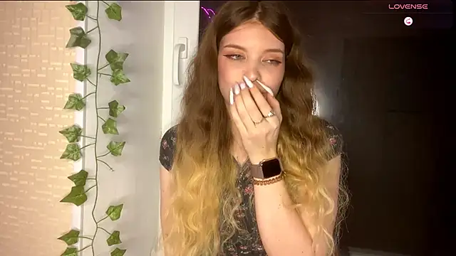  Lily Moon  online show from April 25, 2026, 5:32 pm