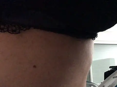 claraxloveuse online show from June 5, 2026, 5:18 pm