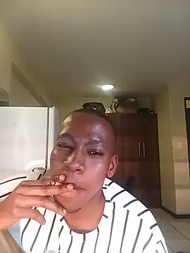 Snapshot of Mphoza0211 chatting on May 20, 2026, 2:01 pm Mphoza0211 online show from May 20, 2026, 2:01 pm