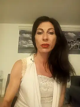 Snapshot of Ambra84 chatting on May 18, 2026, 9:53 pm Ambra84 online show from May 18, 2026, 9:53 pm