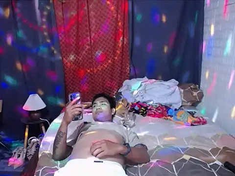 Snapshot of FleeCruz chatting on April 25, 2026, 4:37 am FleeCruz online show from April 25, 2026, 4:37 am