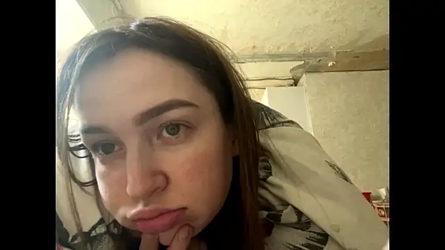 Chloooee online show from May 9, 2026, 6:07 am