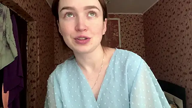Chloooee online show from May 14, 2026, 2:46 pm