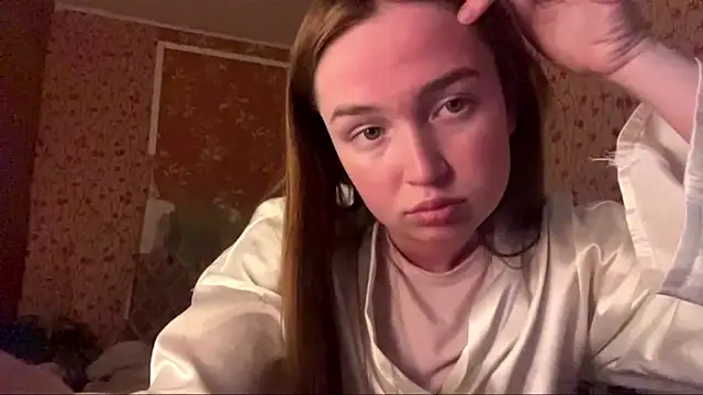 Chloooee online show from May 26, 2026, 4:58 pm