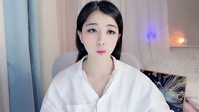 amy-6668 online show from May 17, 2026, 2:20 am