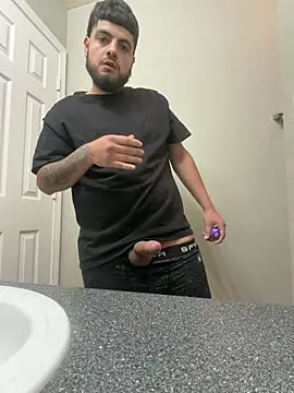 Zaddymatty2002 online show from May 13, 2026, 6:11 am