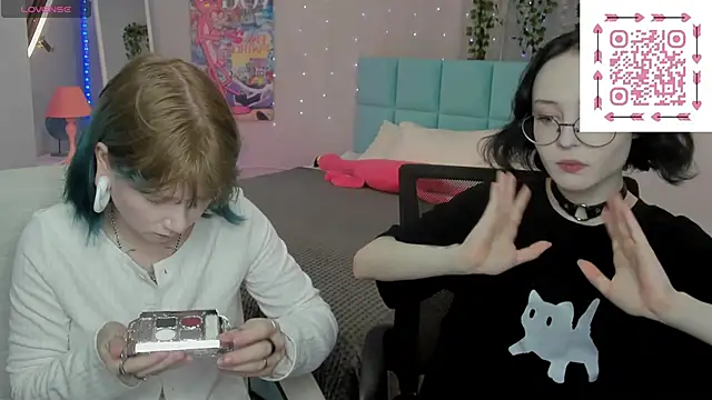 Lilac-Muse online show from May 15, 2026, 11:17 am