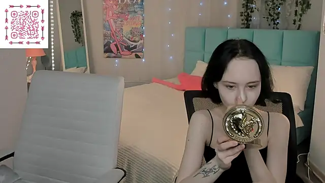Lilac-Muse online show from May 24, 2026, 3:00 am