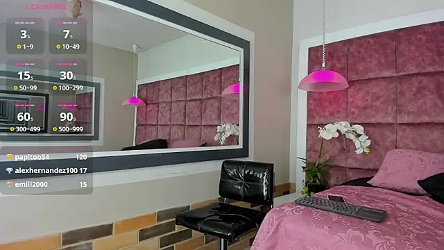 Snapshot of paolarey chatting on December 13, 2024, 12:53 am paolarey online show from December 13, 2024, 12:53 am