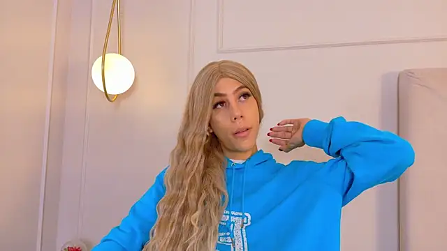 ZoeyPetit online show from May 13, 2026, 11:29 am