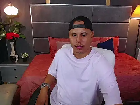 noah oliver1 online show from June 17, 2026, 1:19 am