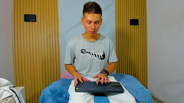 IM ANGELPRESTON online show from May 9, 2026, 11:26 am
