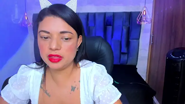 Snapshot of ChloeSmith9 chatting on May 19, 2026, 8:04 pm ChloeSmith9 online show from May 19, 2026, 8:04 pm