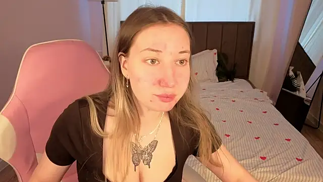 Lilyy Lark online show from May 13, 2026, 1:25 am