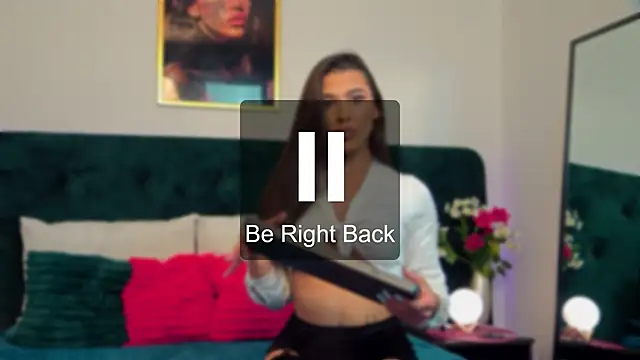 Snapshot of MyaMuuse chatting on June 2, 2026, 7:38 pm MyaMuuse online show from June 2, 2026, 7:38 pm