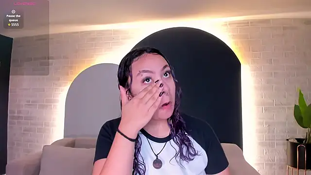 LoiseHarper online show from June 12, 2026, 3:27 am