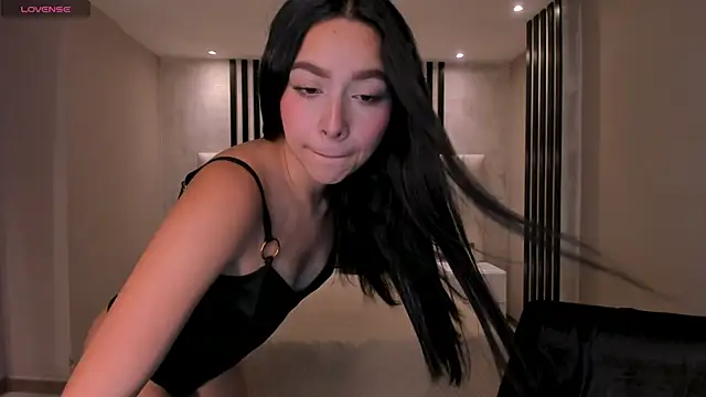 SophieKiss1 online show from May 23, 2026, 7:40 pm
