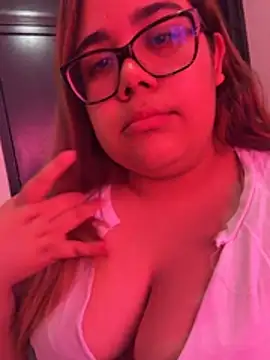 NyraMoon online show from April 30, 2026, 6:36 pm