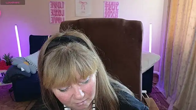 Snapshot of Melania_Cook chatting on May 16, 2026, 10:36 am Melania Cook online show from May 16, 2026, 10:36 am