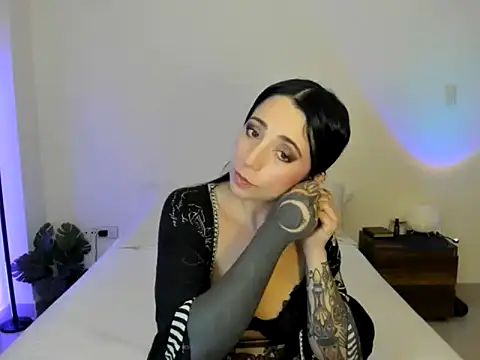 EvangelineLoveee online show from June 1, 2026, 9:38 pm