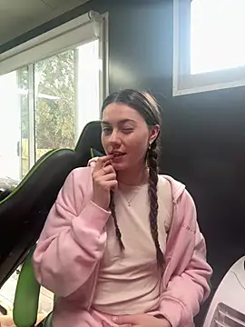 daisycollins online show from May 17, 2026, 12:08 am