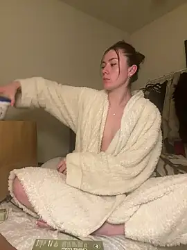 daisycollins online show from May 20, 2026, 10:10 am