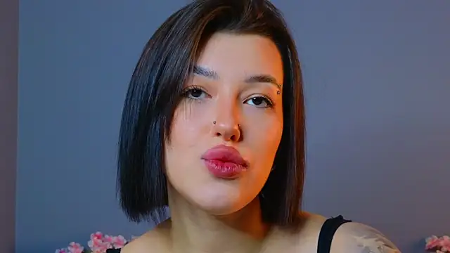 ScarlettYohann online show from May 7, 2026, 4:01 pm