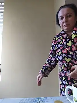 EmmaEmmy40 online show from June 15, 2026, 4:20 pm