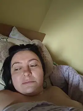 EmmaEmmy40 online show from June 16, 2026, 4:26 am