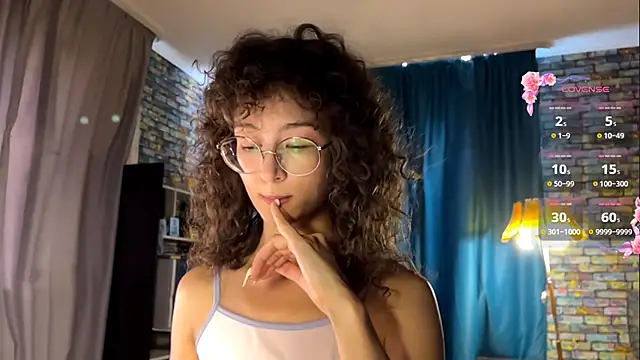 Snapshot of CurlyWinx chatting on June 10, 2026, 12:26 pm CurlyWinx online show from June 10, 2026, 12:26 pm