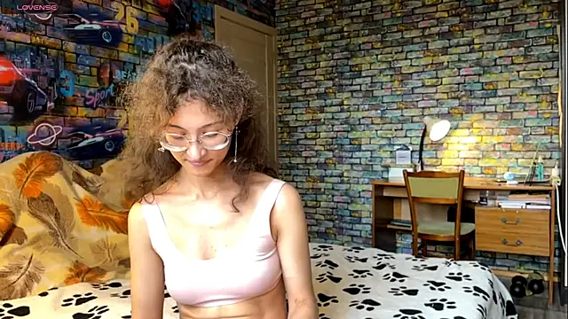 Snapshot of CurlyWinx chatting on June 14, 2026, 12:40 pm CurlyWinx online show from June 14, 2026, 12:40 pm