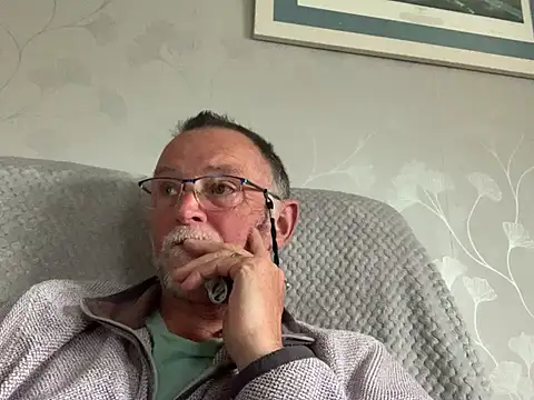 Snapshot of Moonraker64 chatting on May 19, 2026, 6:47 pm Moonraker64 online show from May 19, 2026, 6:47 pm