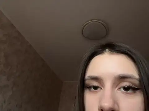 Selena Mur  online show from May 7, 2026, 1:27 pm