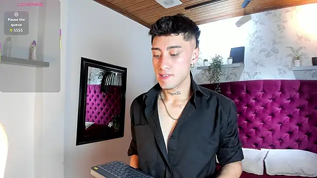 Spencerwhite  online show from June 19, 2026, 10:35 pm