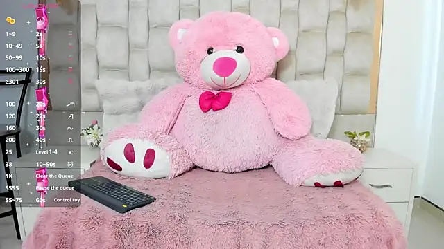Snapshot of MaddyReyes chatting on June 12, 2026, 7:35 pm MaddyReyes online show from June 12, 2026, 7:35 pm