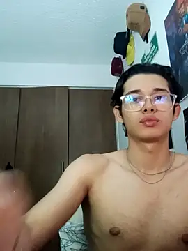 x-NoAh-x online show from May 9, 2026, 3:23 am