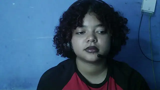 Jeannnsita online show from May 7, 2026, 3:23 am