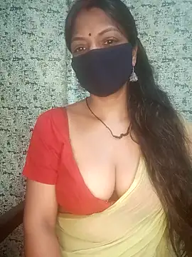 Snapshot of Juli_80 chatting on June 10, 2026, 1:28 am Juli 80 online show from June 10, 2026, 1:28 am