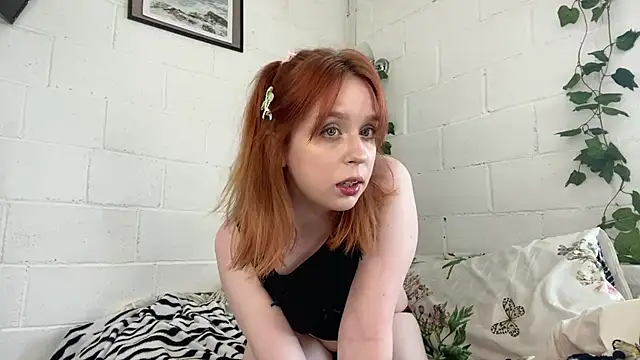 Amber  Fox online show from June 11, 2026, 10:02 am