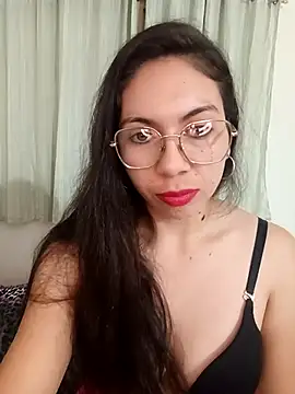 Mia essence online show from May 9, 2026, 11:21 pm