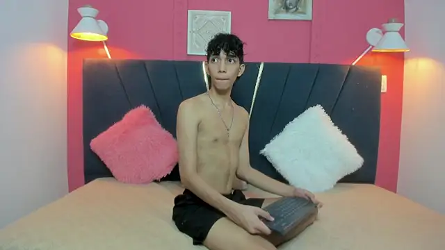 ero boy40 online show from June 4, 2026, 4:07 am