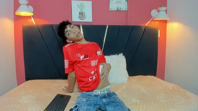 ero boy40 online show from June 18, 2026, 4:13 am