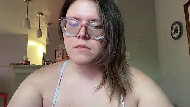 cozyqt94 online show from May 18, 2026, 9:09 pm