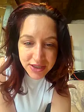 Nicolevellori online show from May 13, 2026, 5:49 am